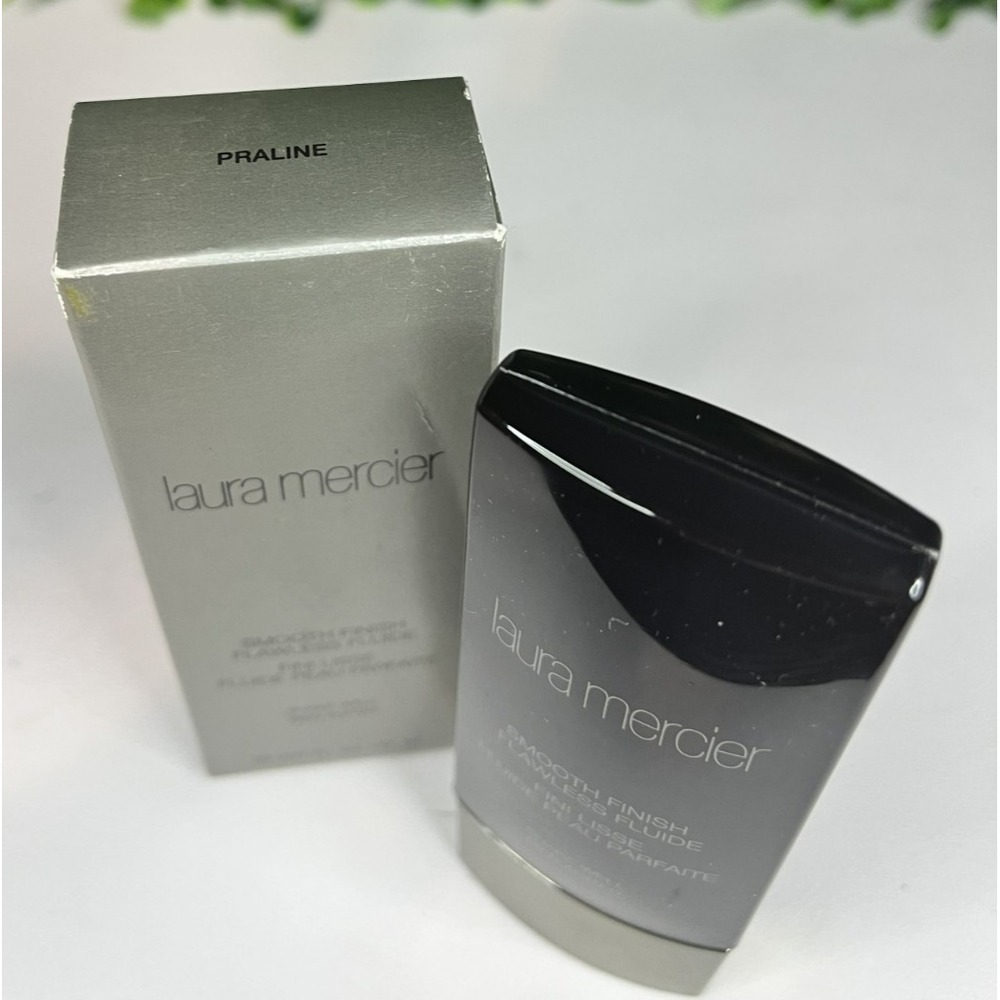 Laura Mercier Smooth Finish Foundation - Praline - 1 oz. (NEW, OPEN BOX) - Picture 2 of 3